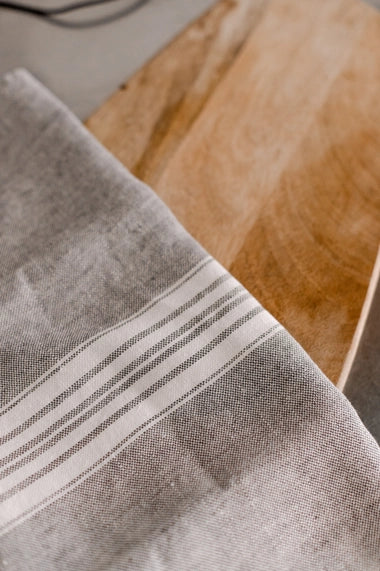 Experience the luxurious softness and durability of our sustainable European linen. Our stonewashing process infuses the fabric with a worn-in look and irresistible softness. Perfect for any kitchen, this lint-free linen will elevate your cooking experience. Size: 17 x 28 Made in Lithuania Weight: 90.72 g (3.2 oz)