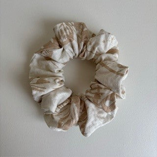 These Scrunchies are a big, beautiful and a fluffy 5 inch size. The soft cream and mocha Butterfly motif is crafted from Oeko-Tex certified linen. Handmade in Canada, the fabric is soft, breathable and perfect for protecting your hair. Produced without harmful chemicals, these linen Scrunchies are gentle on your hair and the environment!
Handmade in Canada. 