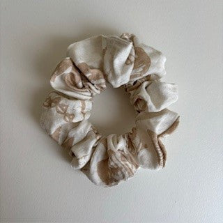 These Scrunchies are a big, beautiful and a fluffy 5 inch size. The soft cream and mocha Butterfly motif is crafted from Oeko-Tex certified linen. Handmade in Canada, the fabric is soft, breathable and perfect for protecting your hair. Produced without harmful chemicals, these linen Scrunchies are gentle on your hair and the environment!
Handmade in Canada. 