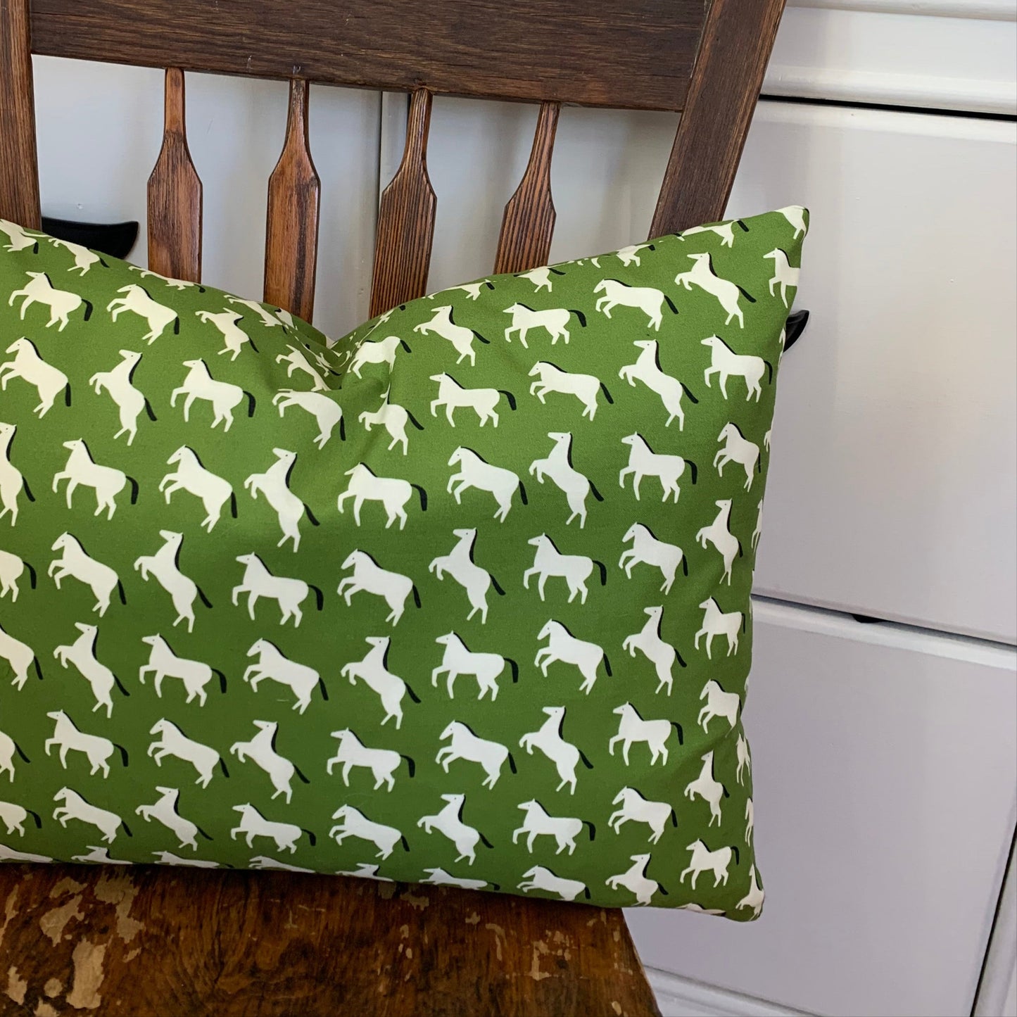 Hand made in Canada, this super cute pony pattern fabric is crafted from GOTS organic cotton. Its softness is unbeatable, and the exposed cream zipper adds a unique touch that pairs perfectly with the vibrant green and bold black accents; Introduce a little whimsy and fun to your home, cottage, bunkie, or sunroom. Size 14 x 20 inches