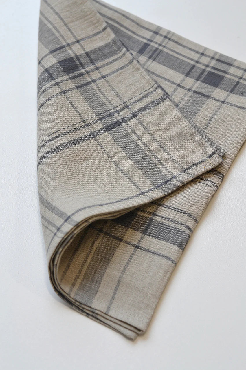 This understated plaid will be your favorite napkin for everyday or special occasions. Made from 100% linen, and made in Canada from European linen.  100% European linen A generous size of 22 x 22 inches