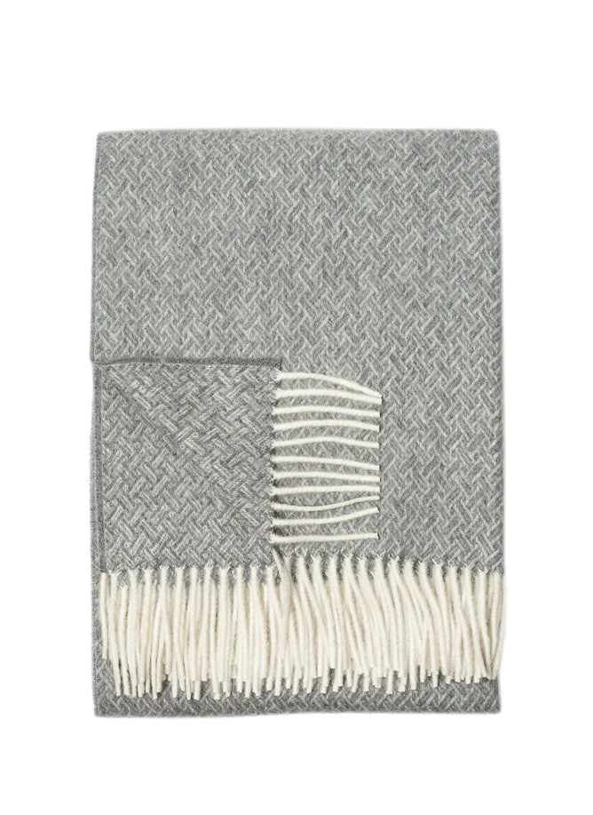 This sustainable and oh so soft basket-weave design is a modern twist on a traditional look. Super soft Alpaca wool is sustainable and beautiful! Did you know that Alpaca fibres are softer, warmer and more durable than other natural fibres? And, Alpaca fibres are smooth so there is less pilling and look new for a long time. Made of 55% Alpaca 45% Wool oversized at 55x78" Designed in Canada and crafted in Peru heavy-weight at 970 GSM