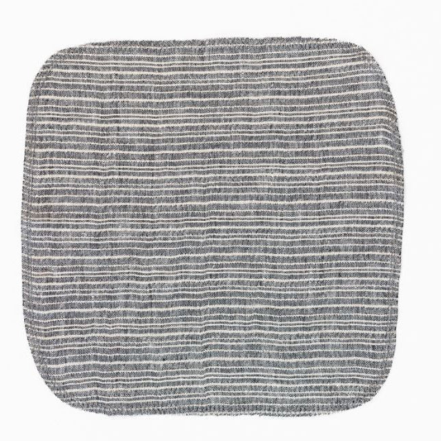 Amara NoPaper Towels bring sustainable style to your kitchen. Black with natural stripes, these towels are crafted in Canada from European Flax–certified 100% linen and stonewashed for softness. This set of 4 offers a durable alternative to disposables. Naturally absorbent and quick-drying, they're made to last for years. At 170 gsm weight, they're perfect for drying dishes or everyday kitchen tasks.&nbsp;