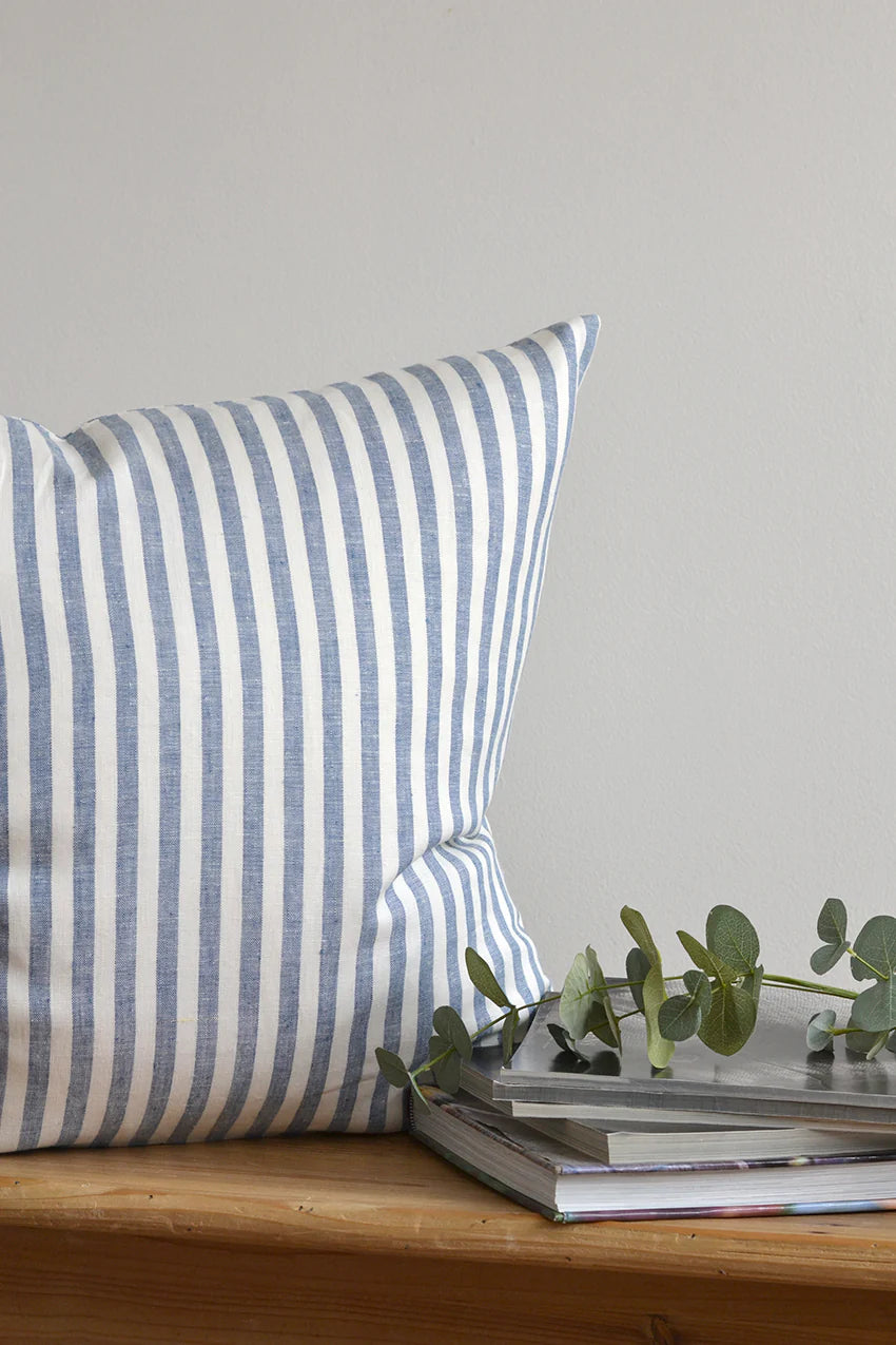 Enliven your living space with the luxe, eco-friendly 100% linen stripe combo of navy and white! These Canadian-crafted covers add a breezy, chic look to your decor while the 22x22" size and zip closure let you deck out your digs with ease.   Machine washable Zipper closure Inserts not included