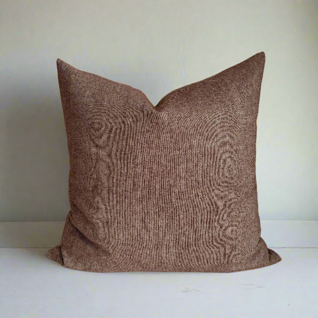 Luxurious yet casual, this twill design pillow covers are made in Canada with sustainable Oeko-Tex® certified European linen. The rich chocolate coloured twill design and exposed zipper work beautifully with many fabrics, including the Papillon Collection.&nbsp;

Made to order. These pillow covers are handmade in Canada.
Pillow cover only&nbsp; and insert sold separately. Size: 20 x 20 inches