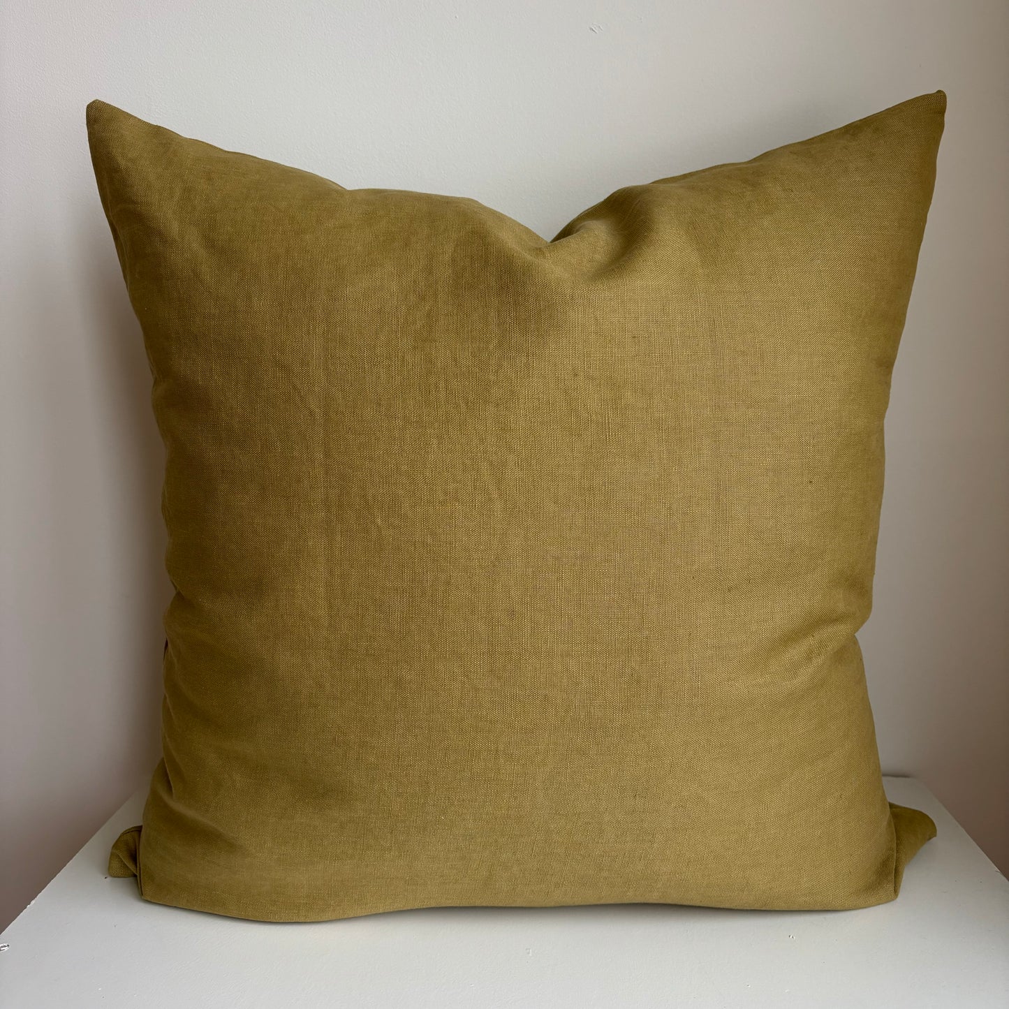 Luxurious yet casual, these pillow covers are made in Canada with sustainable Oeko-Tex® certified linen. This fabric is a muted, yellow-green with a chartreuse undertone. This beautiful colour with exposed zipper looks great with the cream and beige pinstripe.