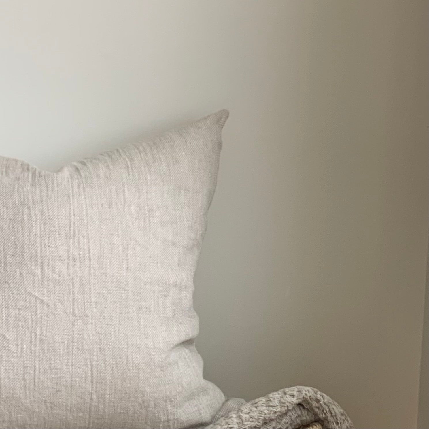 These beautiful 100% linen pillow covers are crafted from the finest Oeko-Tex® certified linen and feature an exposed contrasting zipper. Breathable, long lasting and biodegradable, linen is luxurious yet casual, it is a classic that works beautifully in any space.   These pillow covers are handmade in Canada.  Pillow cover only - insert not included.  Size: 18 x 18 inches