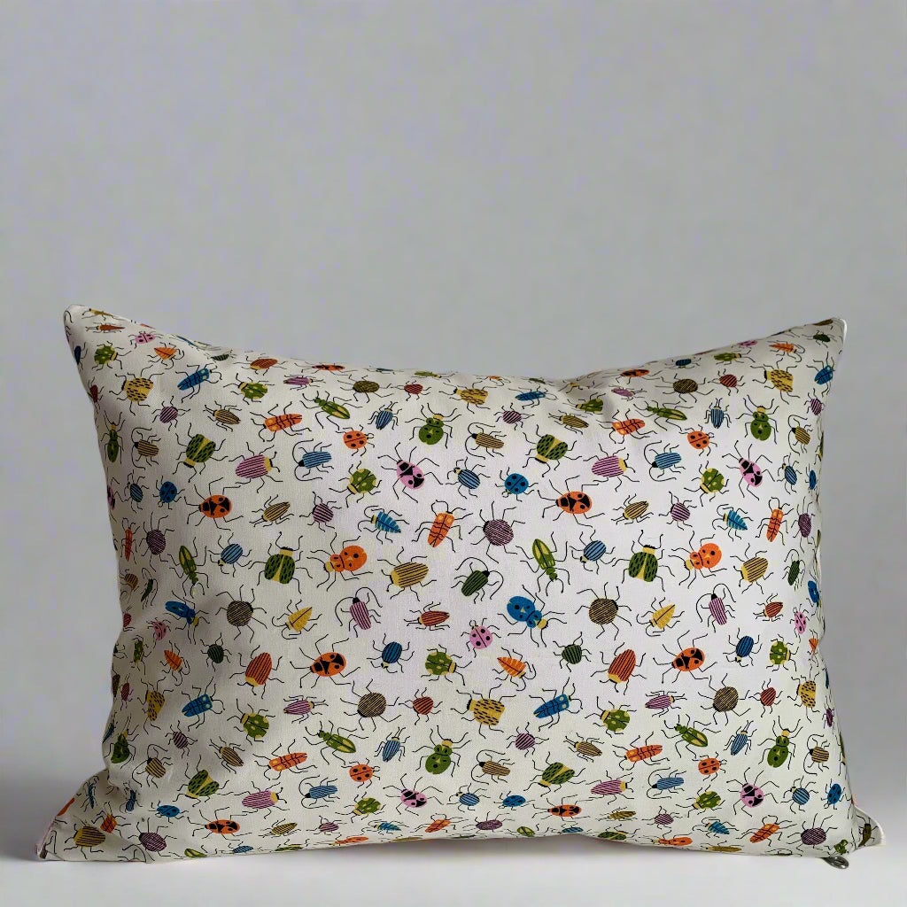 Handcrafted in Canada, this darling bug-patterned pillow is made from GOTS certified organic cotton. It's soft to the touch with an exposed green zipper adding a charming detail that complements the vibrant bugs and creamy backdrop. Bring a touch of playfulness and joy to your home, cottage, bunkie, or sunroom.