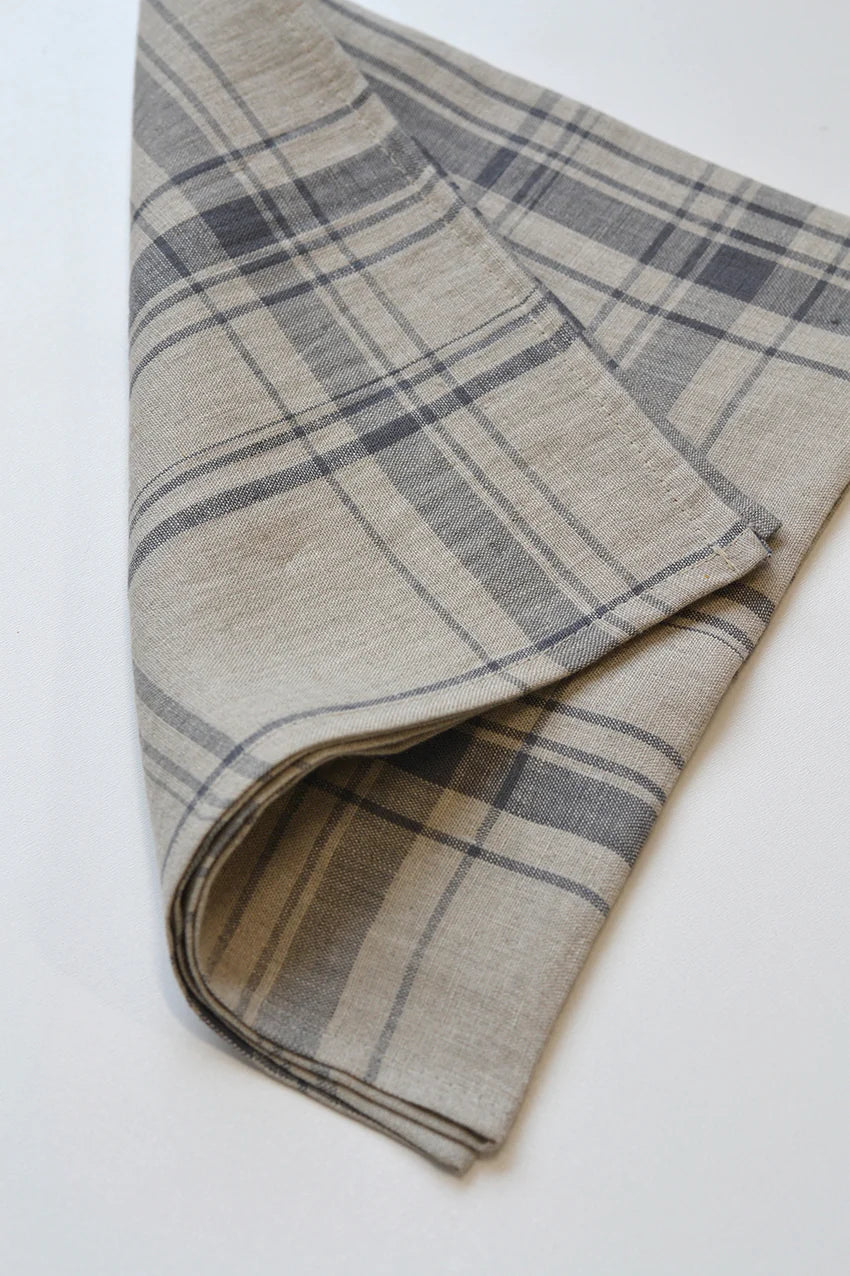 This understated plaid will be your favorite napkin for everyday or special occasions. Made from 100% linen, and made in Canada from European linen.  100% European linen A generous size of 22 x 22 inches